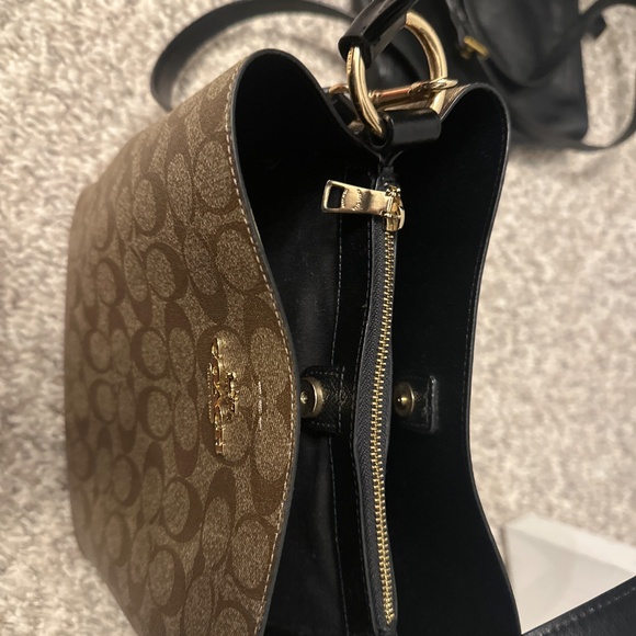 Coach bucket purse - Picture 5 of 6